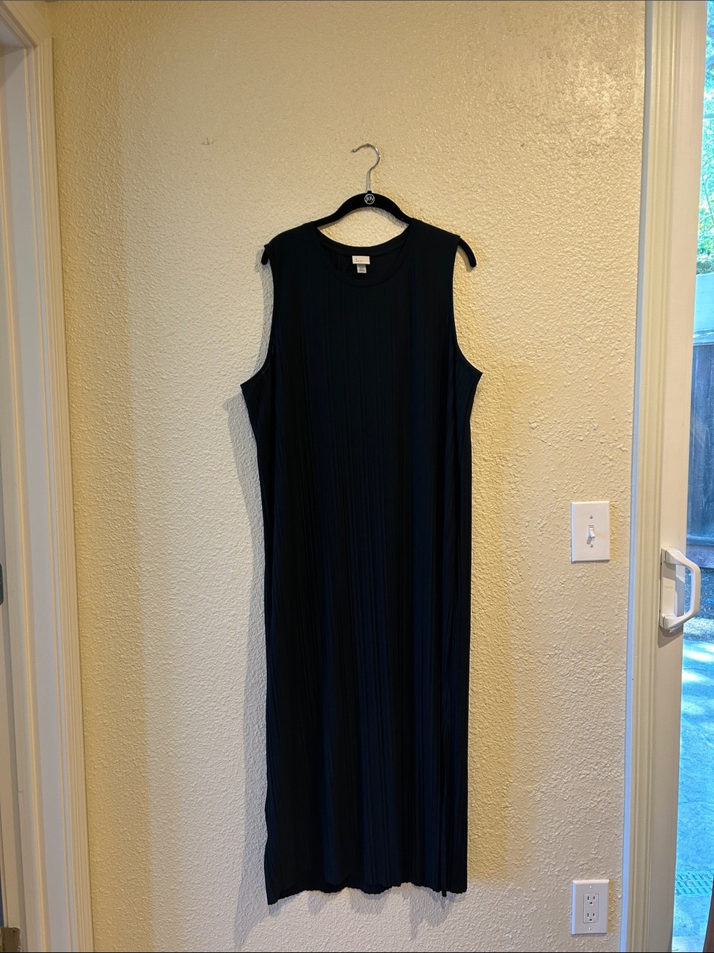 a new day Sleeveless Black Pleated Midi Dress